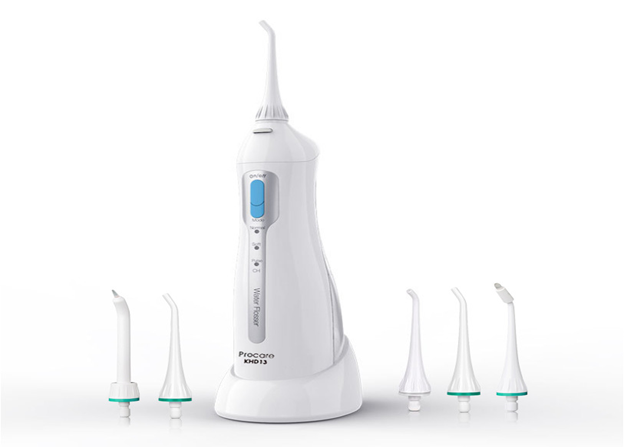 M&aacute;y tăm nước cầm tay dễ d&agrave;ng mang đi du lịch